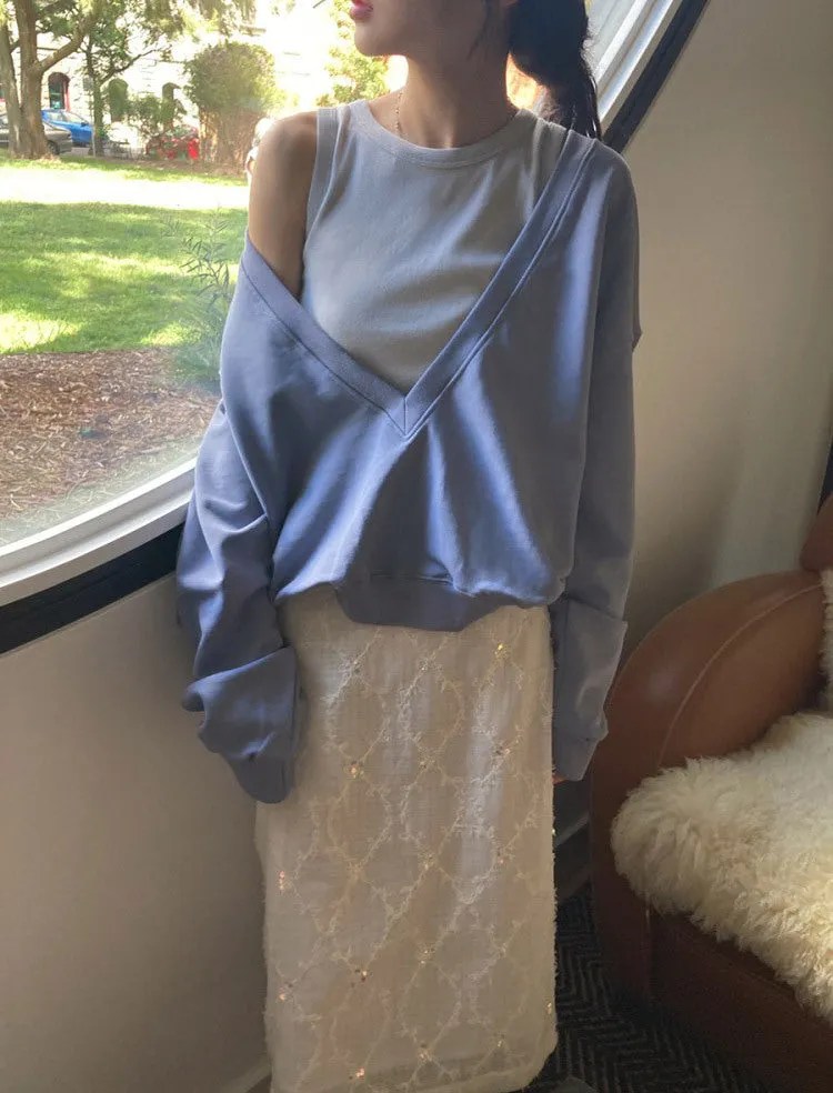 V-neck sweatshirt skirt