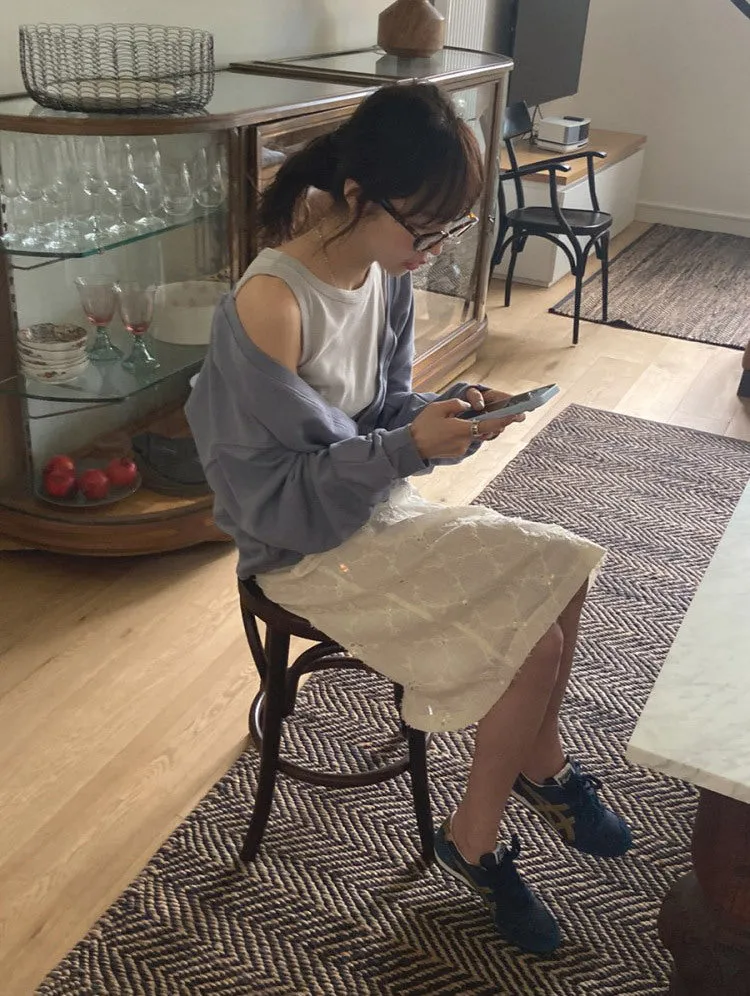 V-neck sweatshirt skirt