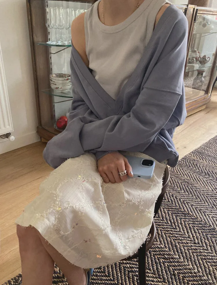 V-neck sweatshirt skirt