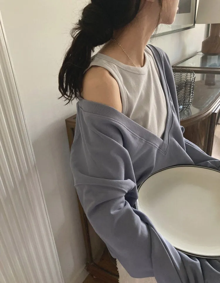 V-neck sweatshirt skirt
