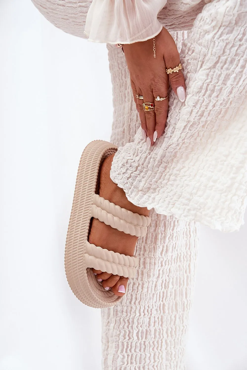Women's lightweight foam flip-flops