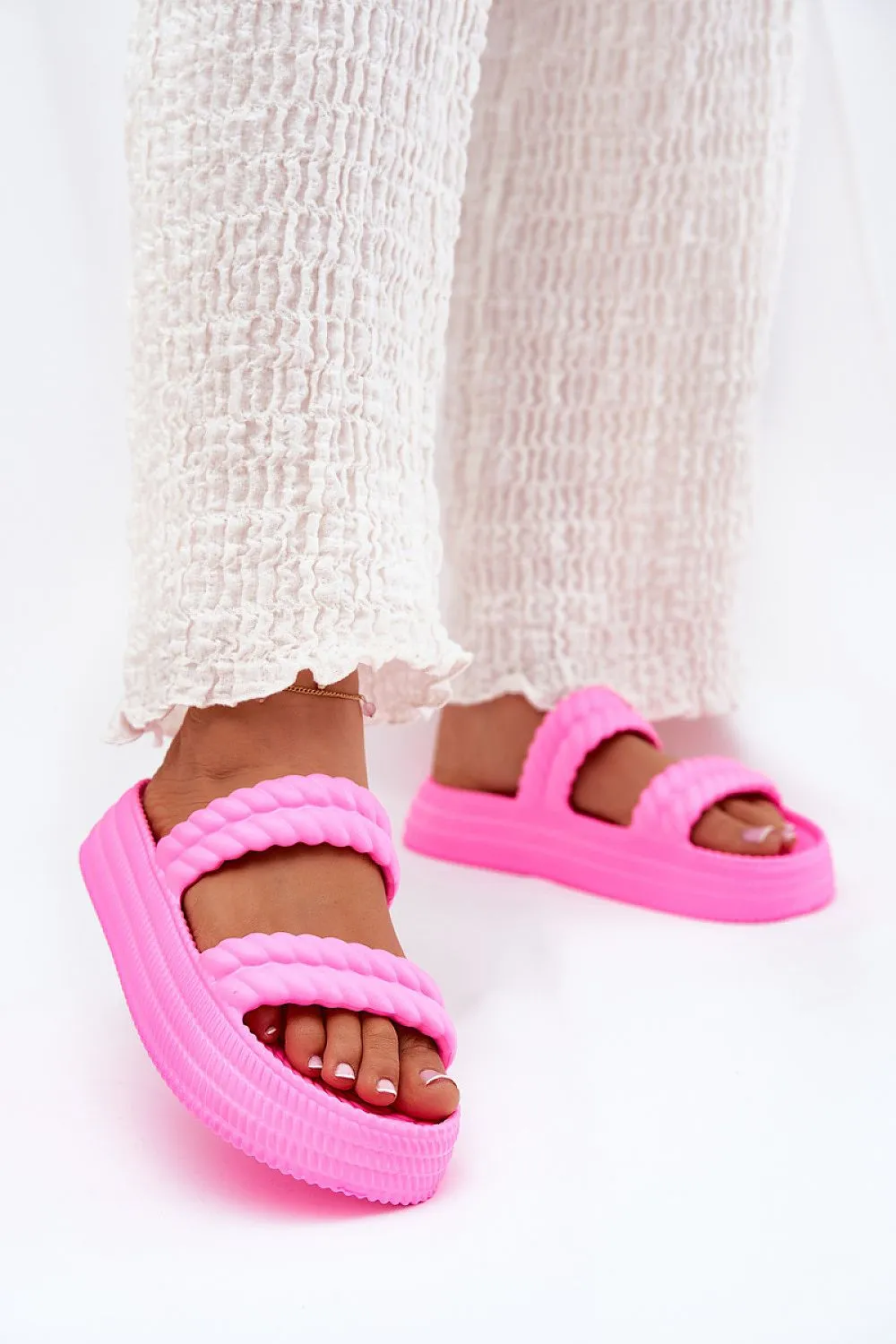 Women's lightweight foam flip-flops