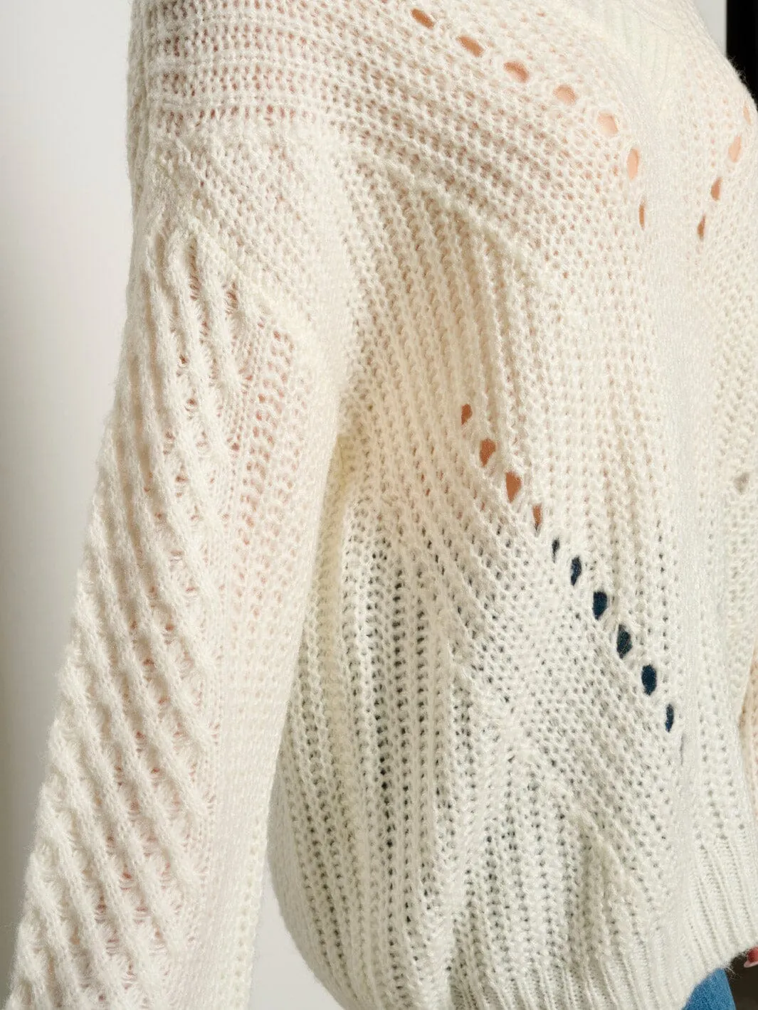WOMEN'S LONG BELL SLEEVES V-NECK KNIT PULLOVER SWEATER
