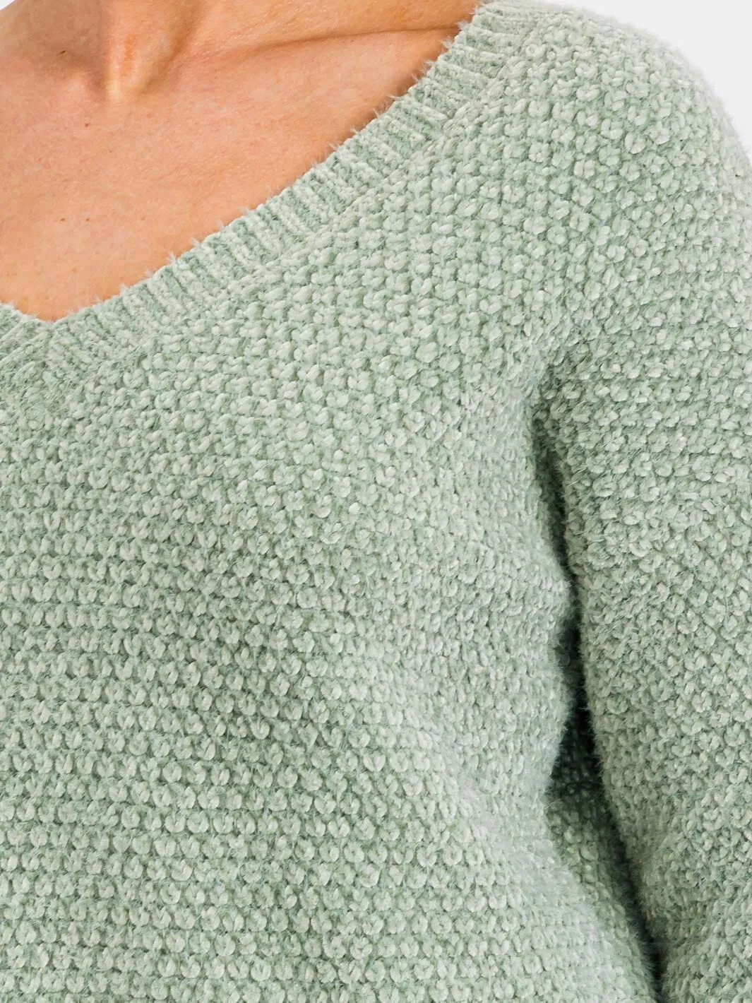 WOMEN'S LONG SLEEVE V-NECK PULLOVER SWEATER