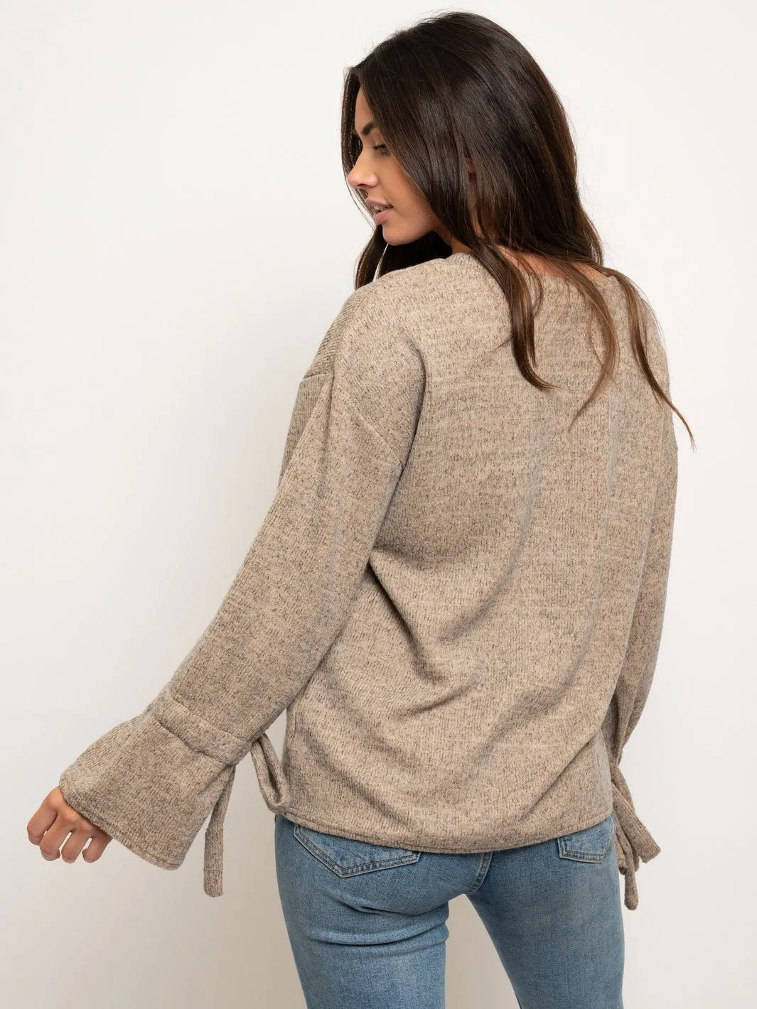 WOMEN'S V-NECK LONG SLEEVE SWEATER