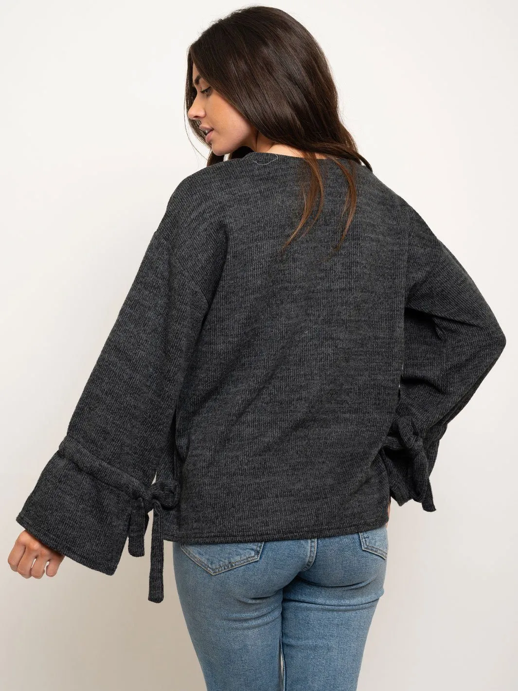 WOMEN'S V-NECK LONG SLEEVE SWEATER
