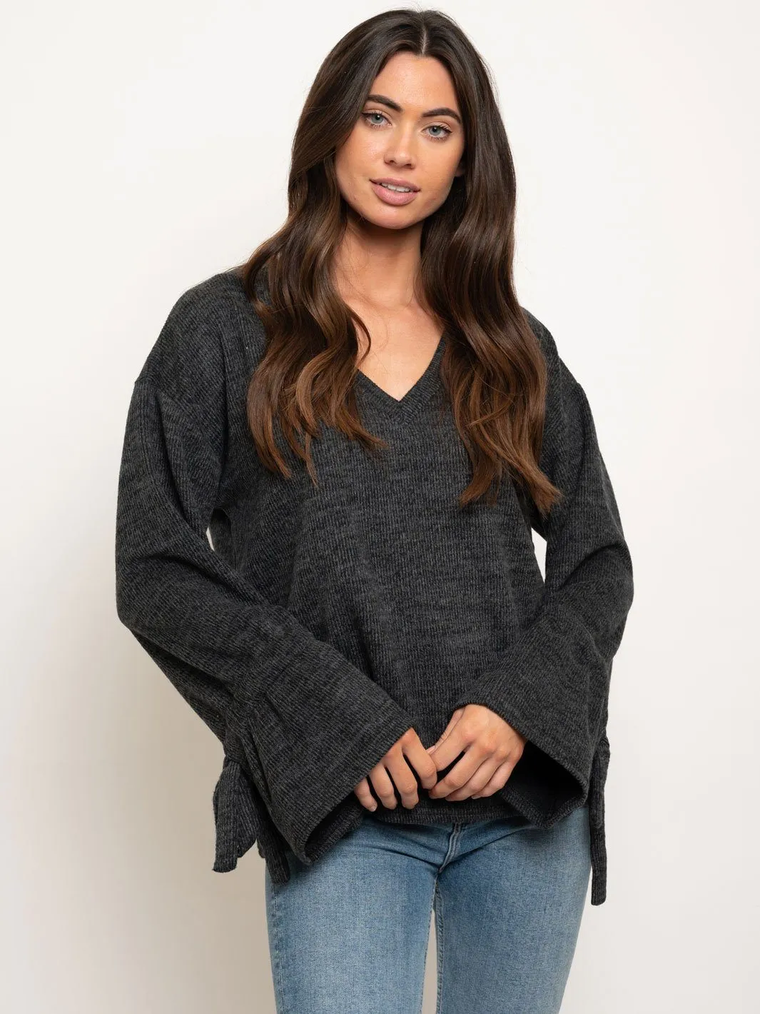 WOMEN'S V-NECK LONG SLEEVE SWEATER