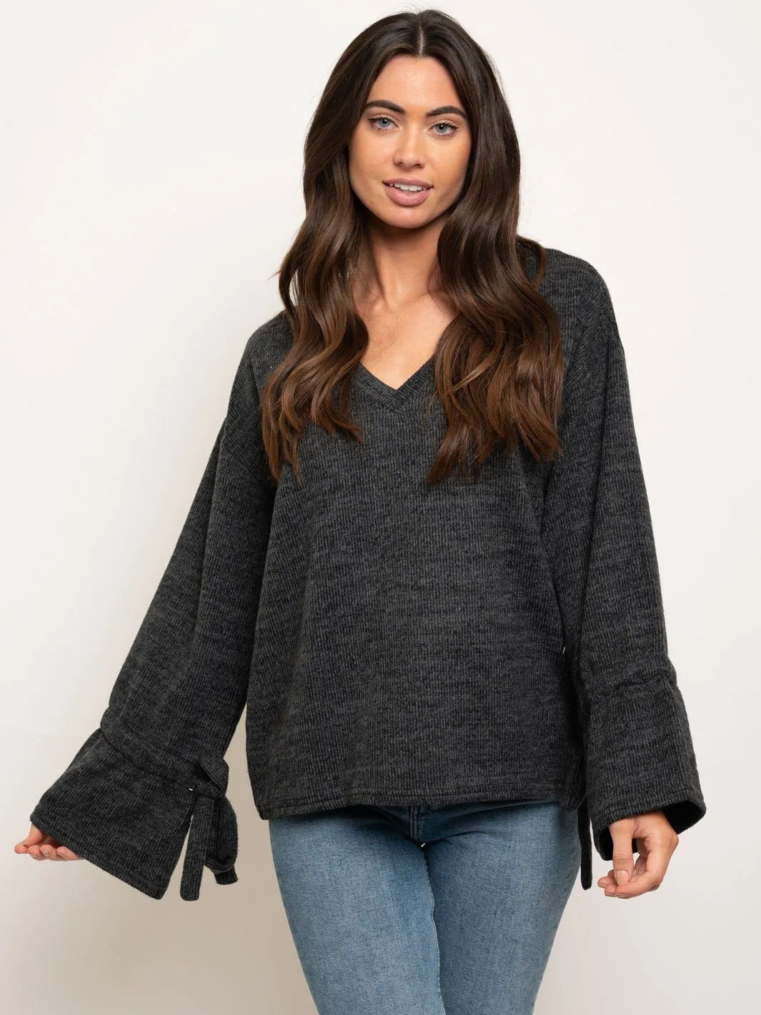 WOMEN'S V-NECK LONG SLEEVE SWEATER